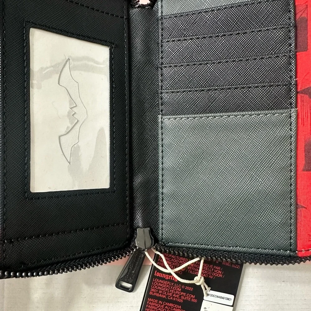 NWT Loungefly DC The Batman Hard Tag Zip Wallet